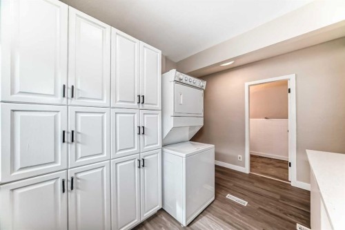 2311 Westmount Road Nw, Calgary, AB - Indoor Photo Showing Laundry Room