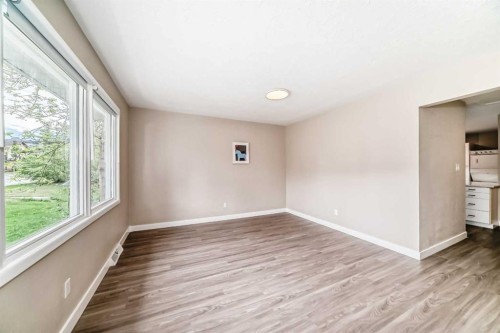 2311 Westmount Road Nw, Calgary, AB - Indoor Photo Showing Other Room