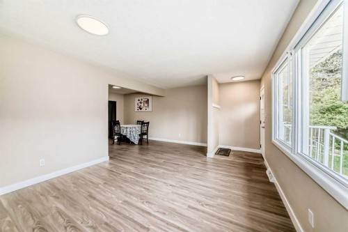 2311 Westmount Road Nw, Calgary, AB - Indoor Photo Showing Other Room