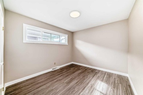2311 Westmount Road Nw, Calgary, AB - Indoor Photo Showing Other Room