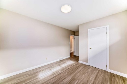 2311 Westmount Road Nw, Calgary, AB - Indoor Photo Showing Other Room
