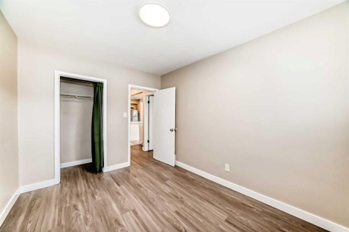 2311 Westmount Road Nw, Calgary, AB - Indoor Photo Showing Other Room