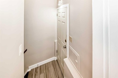 2311 Westmount Road Nw, Calgary, AB - Indoor Photo Showing Other Room