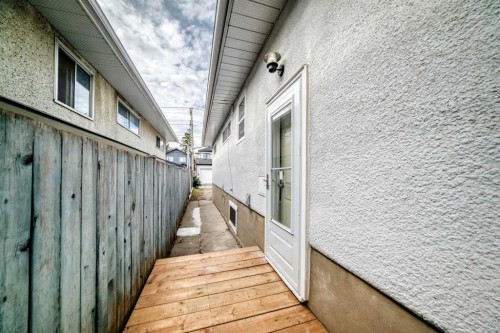 2311 Westmount Road Nw, Calgary, AB - Outdoor With Exterior