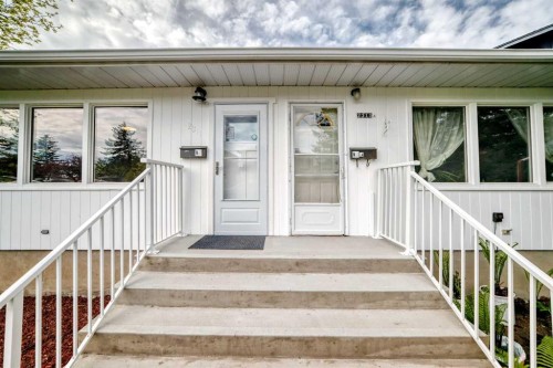 2311 Westmount Road Nw, Calgary, AB - Outdoor With Exterior