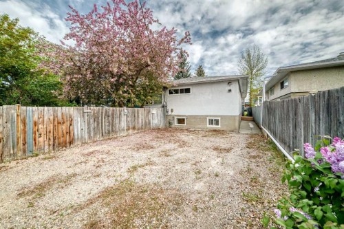 2311 Westmount Road Nw, Calgary, AB - Outdoor