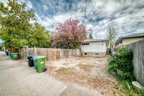 2311 Westmount Road Nw, Calgary, AB - Outdoor