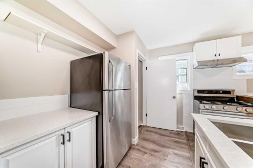 2311 Westmount Road Nw, Calgary, AB - Indoor Photo Showing Kitchen