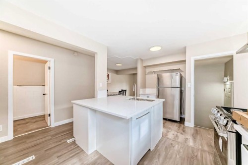 2311 Westmount Road Nw, Calgary, AB - Indoor Photo Showing Kitchen