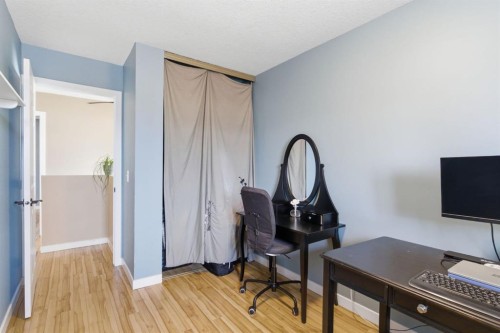 90 Coventry Lane Ne, Calgary, AB - Indoor