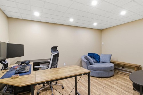 90 Coventry Lane Ne, Calgary, AB - Indoor