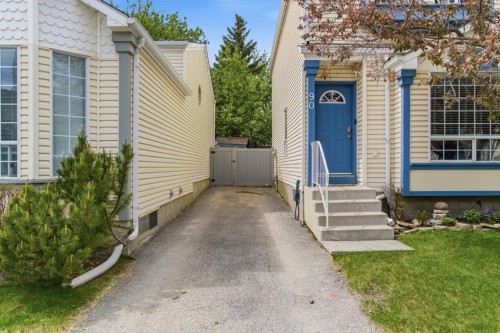 90 Coventry Lane Ne, Calgary, AB - Outdoor