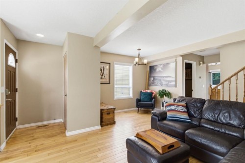 90 Coventry Lane Ne, Calgary, AB - Indoor Photo Showing Living Room