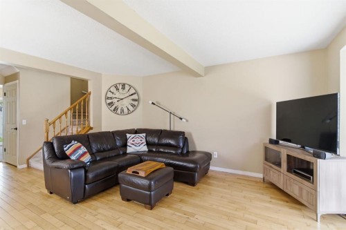 90 Coventry Lane Ne, Calgary, AB - Indoor Photo Showing Living Room