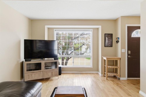 90 Coventry Lane Ne, Calgary, AB - Indoor Photo Showing Living Room