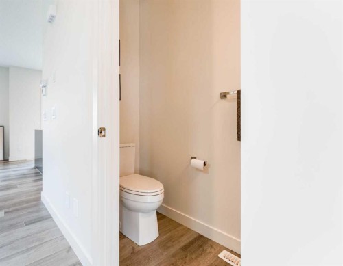 64 Waterford Terrace, Chestermere, AB - Indoor Photo Showing Bathroom
