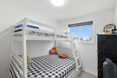 172 Castlebrook Road Ne, Calgary, AB - Indoor Photo Showing Bedroom