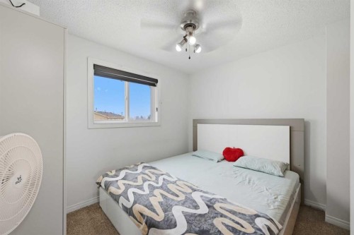 172 Castlebrook Road Ne, Calgary, AB - Indoor Photo Showing Bedroom