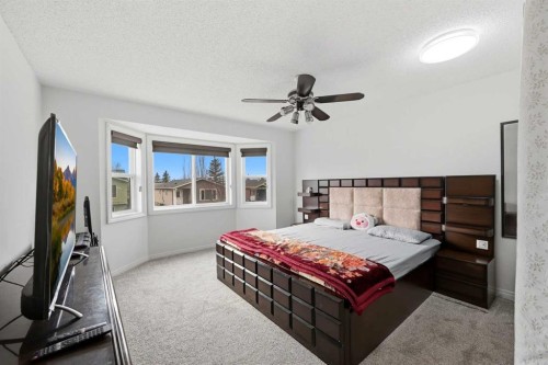 172 Castlebrook Road Ne, Calgary, AB - Indoor Photo Showing Bedroom