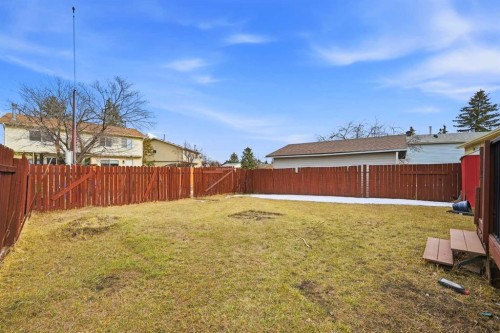 172 Castlebrook Road Ne, Calgary, AB - Outdoor