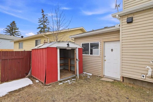 172 Castlebrook Road Ne, Calgary, AB - Outdoor With Exterior