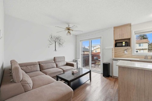 172 Castlebrook Road Ne, Calgary, AB - Indoor Photo Showing Other Room