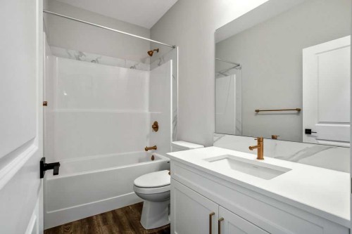 127 Creekstone Park Sw, Calgary, AB - Indoor Photo Showing Bathroom