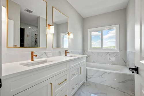 127 Creekstone Park Sw, Calgary, AB - Indoor Photo Showing Bathroom