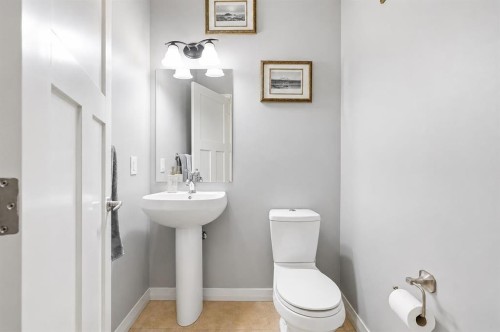 16 Sunset Terrace, Cochrane, AB - Indoor Photo Showing Bathroom