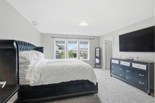 16 Sunset Terrace, Cochrane, AB - Indoor Photo Showing Bedroom