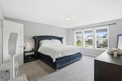 16 Sunset Terrace, Cochrane, AB - Indoor Photo Showing Bedroom