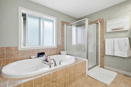 16 Sunset Terrace, Cochrane, AB - Indoor Photo Showing Bathroom