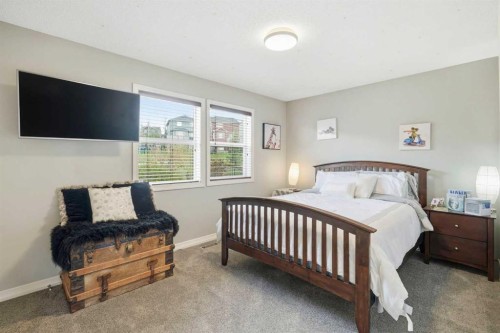 16 Sunset Terrace, Cochrane, AB - Indoor Photo Showing Bedroom