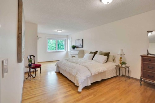 62 Macewan Park View Nw, Calgary, AB - Indoor Photo Showing Bedroom