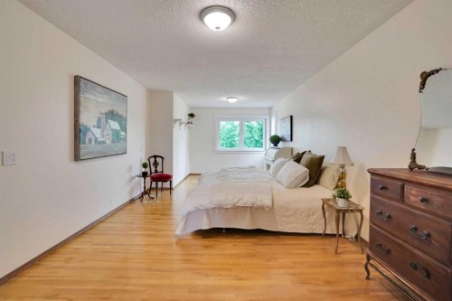 62 Macewan Park View Nw, Calgary, AB - Indoor Photo Showing Bedroom