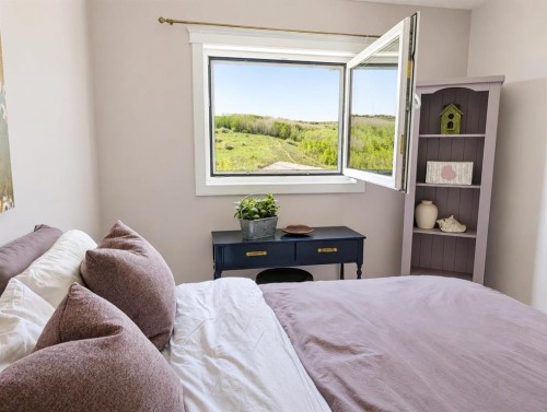 62 Macewan Park View Nw, Calgary, AB - Indoor Photo Showing Bedroom