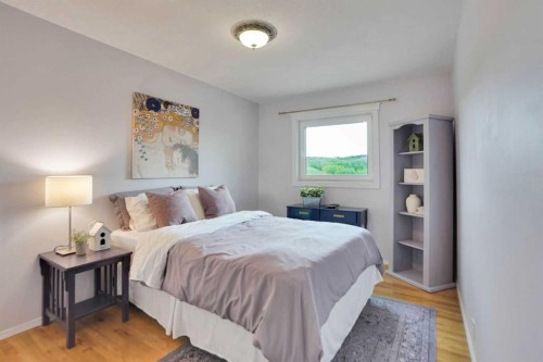 62 Macewan Park View Nw, Calgary, AB - Indoor Photo Showing Bedroom