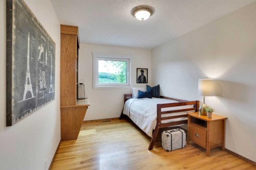 62 Macewan Park View Nw, Calgary, AB - Indoor Photo Showing Bedroom