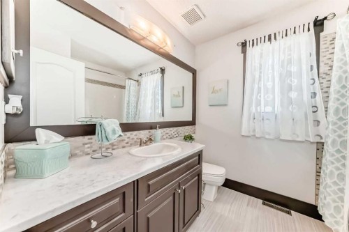 37 Lakeside Greens Close, Chestermere, AB 