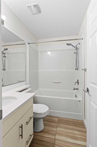 1205-215 Legacy Boulevard Se, Calgary, AB - Indoor Photo Showing Bathroom