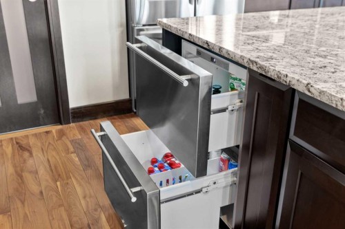 29 Quarry Court Se, Calgary, AB - Indoor Photo Showing Kitchen