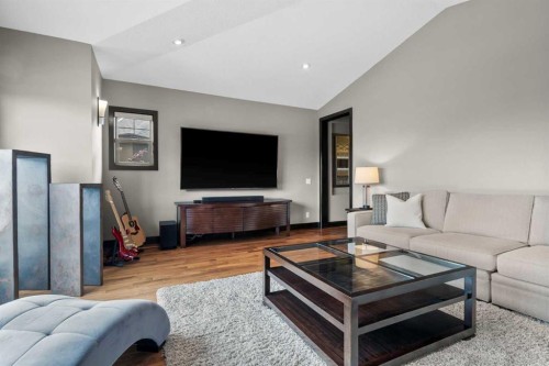 29 Quarry Court Se, Calgary, AB - Indoor Photo Showing Living Room