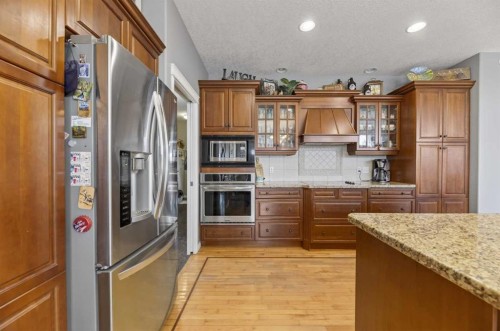 23 Lake Ridge, Olds, AB - Indoor Photo Showing Kitchen