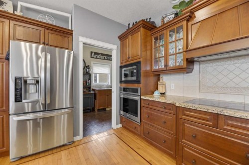 23 Lake Ridge, Olds, AB - Indoor Photo Showing Kitchen