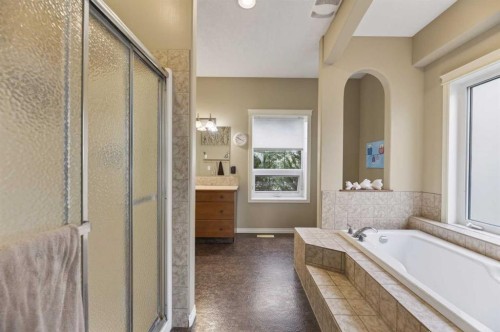 23 Lake Ridge, Olds, AB - Indoor Photo Showing Bathroom