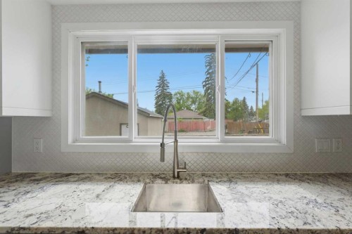 819 Avonlea Place Se, Calgary, AB - Indoor