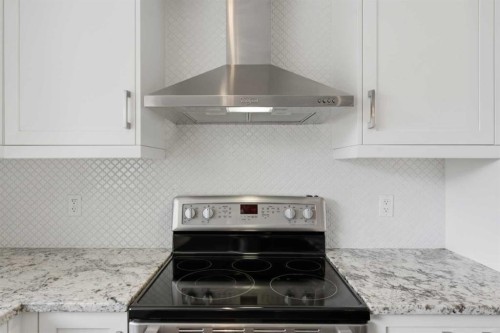 819 Avonlea Place Se, Calgary, AB - Indoor Photo Showing Kitchen