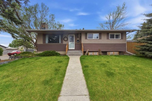 819 Avonlea Place Se, Calgary, AB - Outdoor