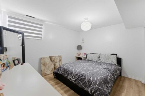 819 Avonlea Place Se, Calgary, AB - Indoor Photo Showing Bedroom