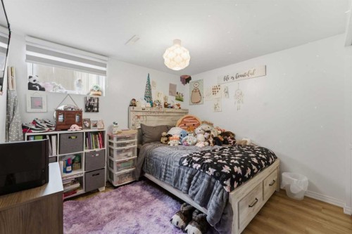 819 Avonlea Place Se, Calgary, AB - Indoor Photo Showing Bedroom
